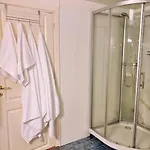 Apartment Koselig Og Sentralt Blant Lokalbefolkningen - Netflix - Parkering Tromso