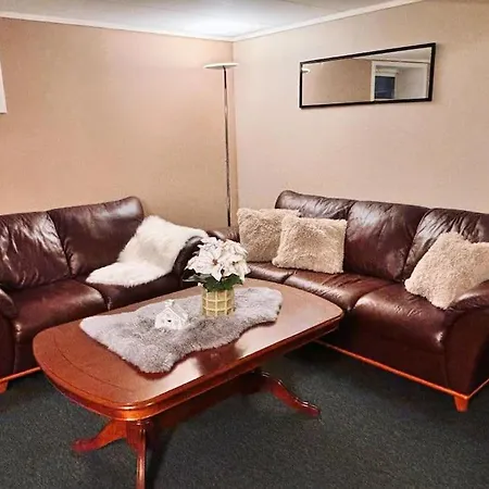 Koselig Og Sentralt Blant Lokalbefolkningen - Netflix - Parkering * Tromsø