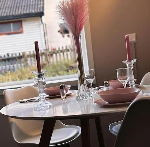 Koselig Og Sentralt Blant Lokalbefolkningen - Netflix - Parkering Appartement *