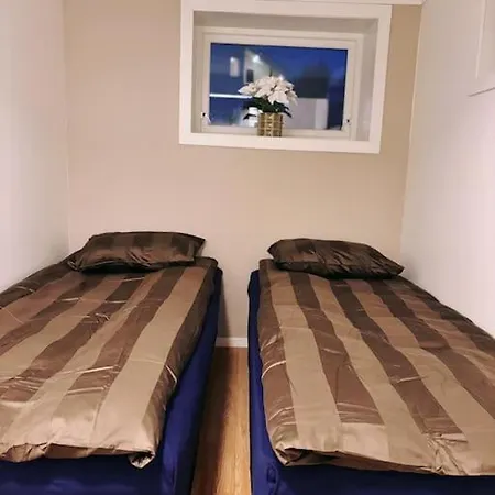 Apartman Koselig Og Sentralt Blant Lokalbefolkningen - Netflix - Parkering